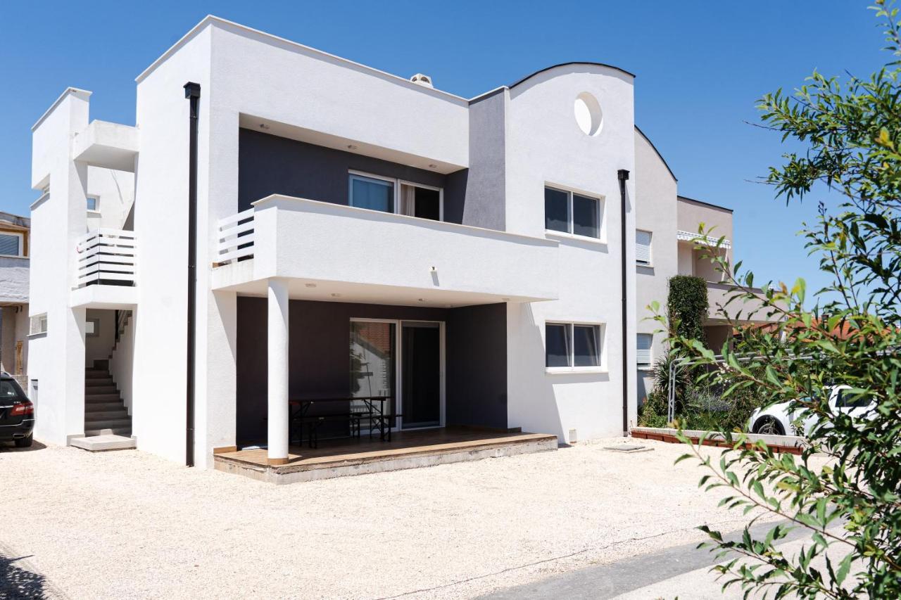 Station 22 - Brand New Apartment With A Terrace And Private Parking 维尔 外观 照片